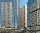 Hong Kong aynalarda binalarla
